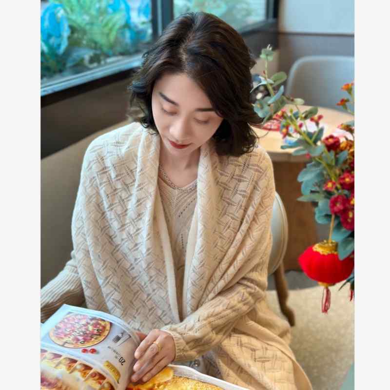 肩かけ 袈裟 羊毛原料品 優しいこと 軽さ 日常使い走り 着回し 多役立つこと お上さん向け 秋冬 佩び物
