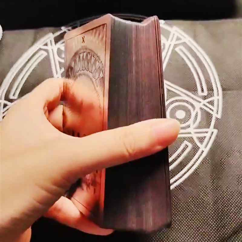タロットカード 初心者向け クラシック セット 金箔加工 正規版 防水 PVC 素材 耐久性 占いツール スタイリッシュ デザイン 運勢占い 手札 カードゲーム 神秘的 イラスト