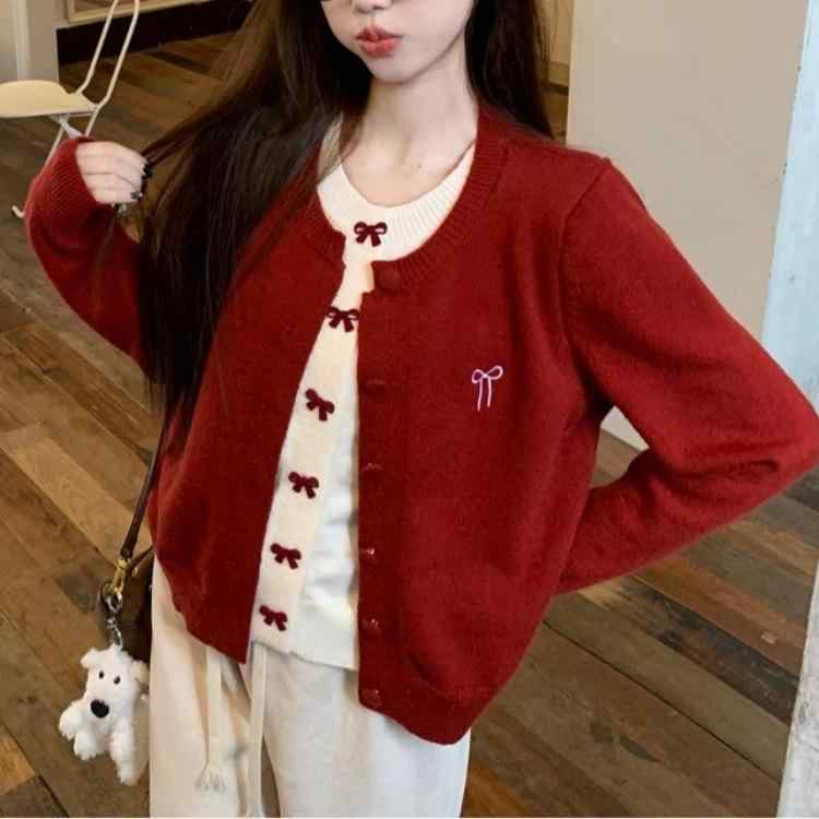レディース ニットカーディガン 秋冬 ショート丈 リボン刺繍 コントラストカラー フェイクツーピース レイヤード 暖かみ 柔らかい 上品 普段使い 4,812円
