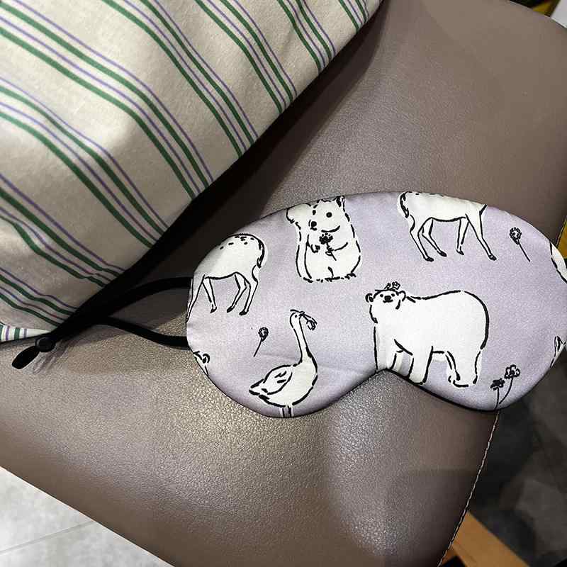 アイマスク 睡眠用 シルク素材 かわいい キャラクター柄 目隠し リラックス 柔らか 軽量 通年使用