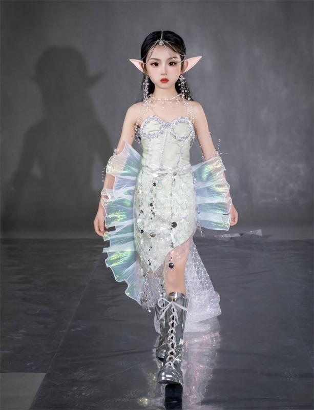 女の子 人魚姫 魚尾ドレス キラキラ鱗 コスプレ衣装 海洋風 かわいい 礼服 パーティー用 仮装 子供用 写真撮影 ランウェイ風