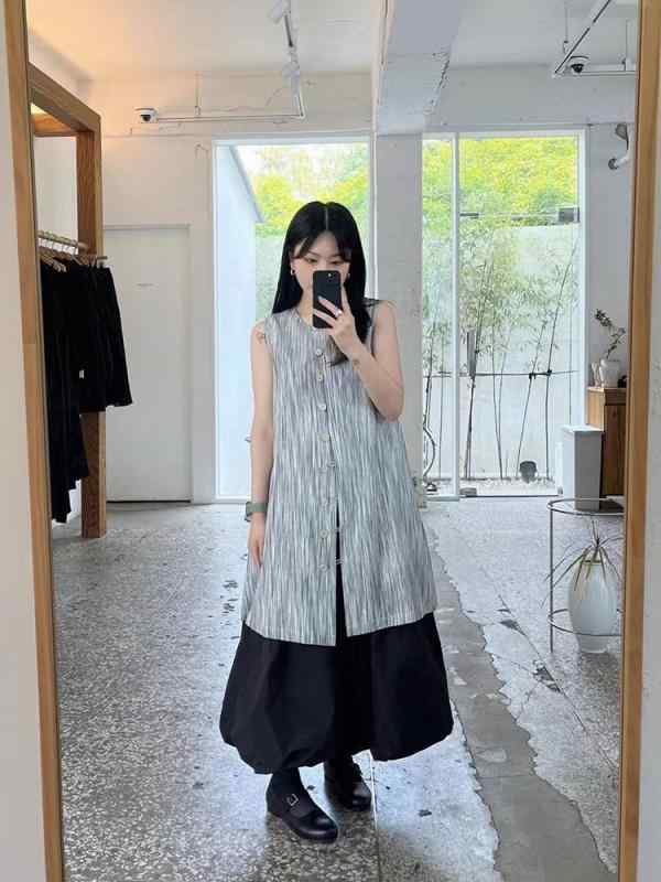 ワンピース レディース ゆったり 体型カバー 大きいサイズ ストライプ柄 シングルボタン ノースリーブ 膝丈 ロング丈 カジュアル デイリー 普段使い お出かけ 旅行 通勤 レイヤード 重ね着 楽ちん 着痩せ 細見え フェミニン きれいめ シンプル ナチ｜バランスケア　店