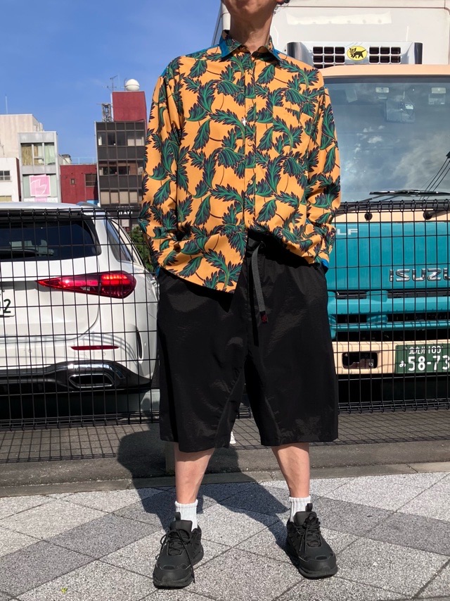 White Mountaineering  ボタニカル柄 開けはなし色つや プルオーバー  WM2671111 白いこと マウンテニアリング MUSTARD