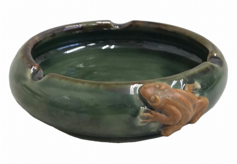 楽天市場】卓上 灰皿 カエル 緑 陶器 アッシュトレイ 灰ざら 卓上灰皿