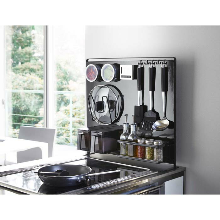 楽天市場 キッチン自立式スチールパネル タワー 縦型 ブラック 山崎実業 Yamazaki キッチン 台所 ギフト かわいい かっこいい おしゃれ シンプル 便利 パネル マグネット用 コンロ シンク 奥 スペース 活用 壁 省スペース 収納 跳ね 防止 バオバブツリー