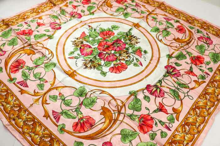 ANYA HINDMARCH シルクスカーフ ANYA HINDMARCH シルクスカーフ