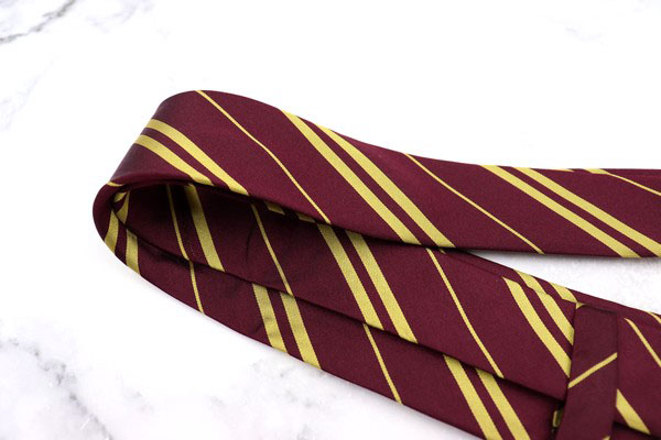 楽天市場 ハリーポッター Harry Potter ユニバーサルスタジオジャパン Usj グリフィンドール ハンドメイド シルク ストライプ柄 レッド シルク ブランド ネクタイ 送料無料 中古 美品 Barce