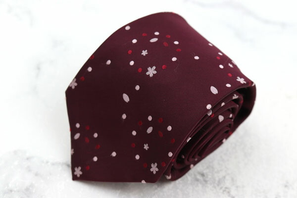 楽天市場 ワンピース One Piece 桜 キャラクター チョッパー アニメ 漫画 グッズ 花柄 レッド ポリエステル ブランド ネクタイ 送料無料 中古 美品 Barce