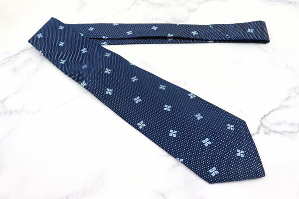 楽天市場 キートン Kiton イタリア高級スーツブランド 世界最高峰 ピンドット セッテピエゲ 伊製 シルク 花柄 ネイビー シルク ブランド ネクタイ 送料無料 中古 美品 Barce