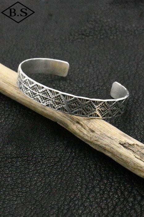 【継続期間制限事項尖んがり5倍】北米インディアン宝飾品 INDIAN JEWELRY 小物 バングル ナバホー族 Henry Mariano ヘンリーマリアーノ
