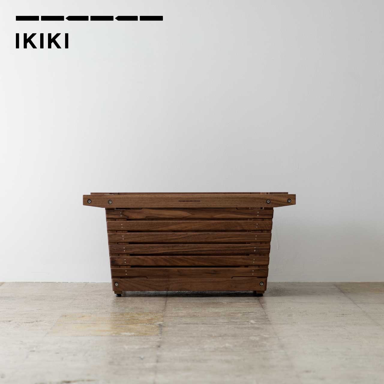IKIKI イキキ シェルフコンテナM大きさ ウォルナット 46L 納める 難民キャンプ アウトドア