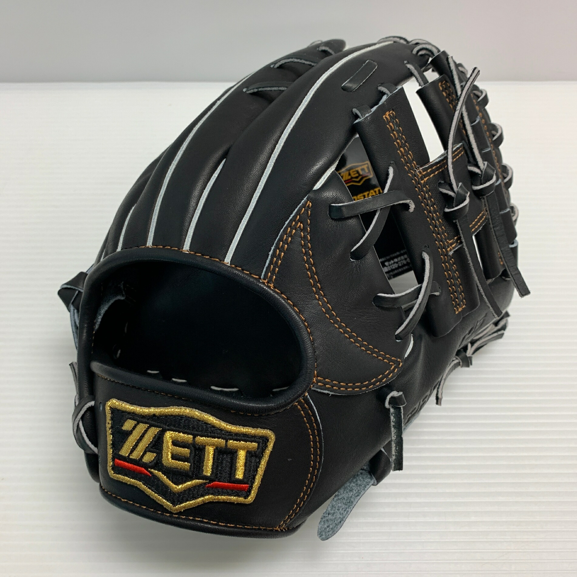 黒い軟式グローブ 手縫いステッチ 黒い軟式グローブ 手縫いステッチ アシックス・グラブオーダー