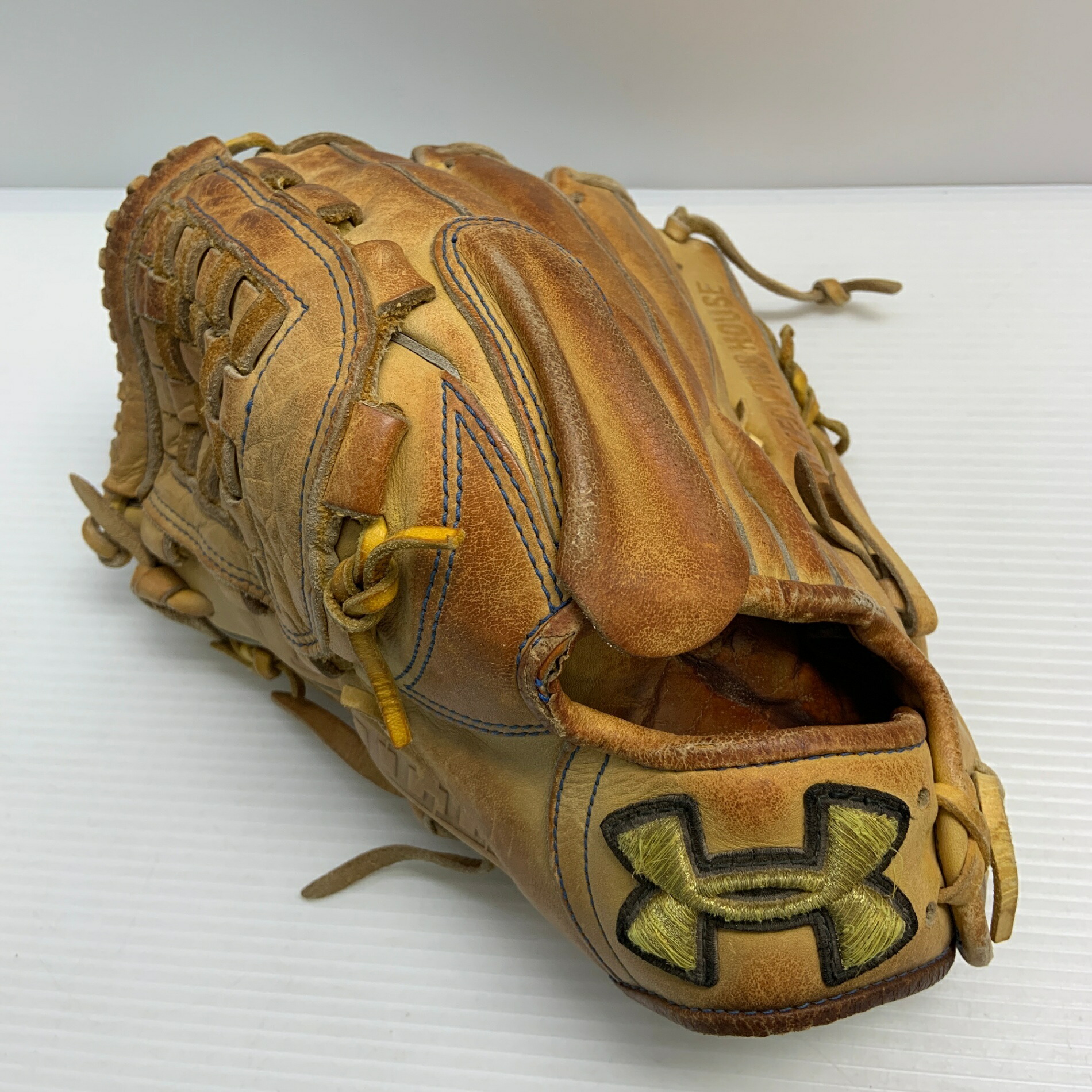 楽天市場】アンダーアーマー 軟式グラブ 投手用 左投 1313801