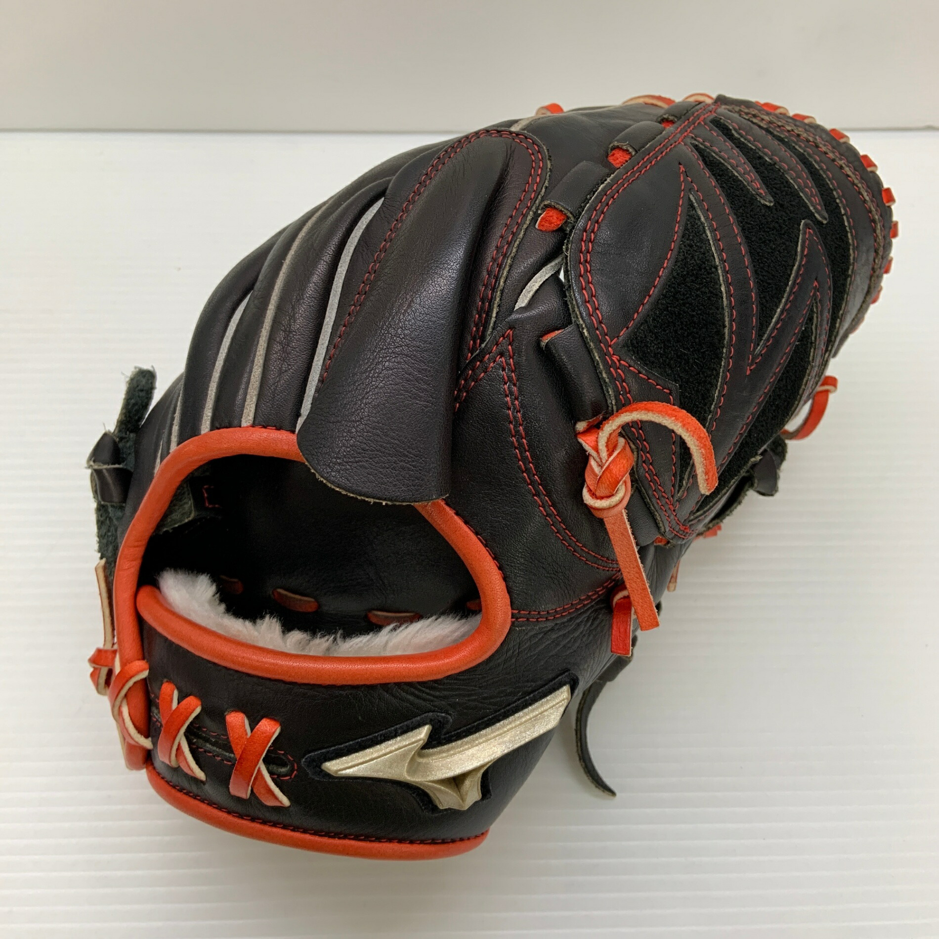 ミズノ MIZUNO 世界的エリート 軟式 成年者 原則として 内野手手用 地球儀 グローヴ 右投げ  中古品  ベイスボール 7057