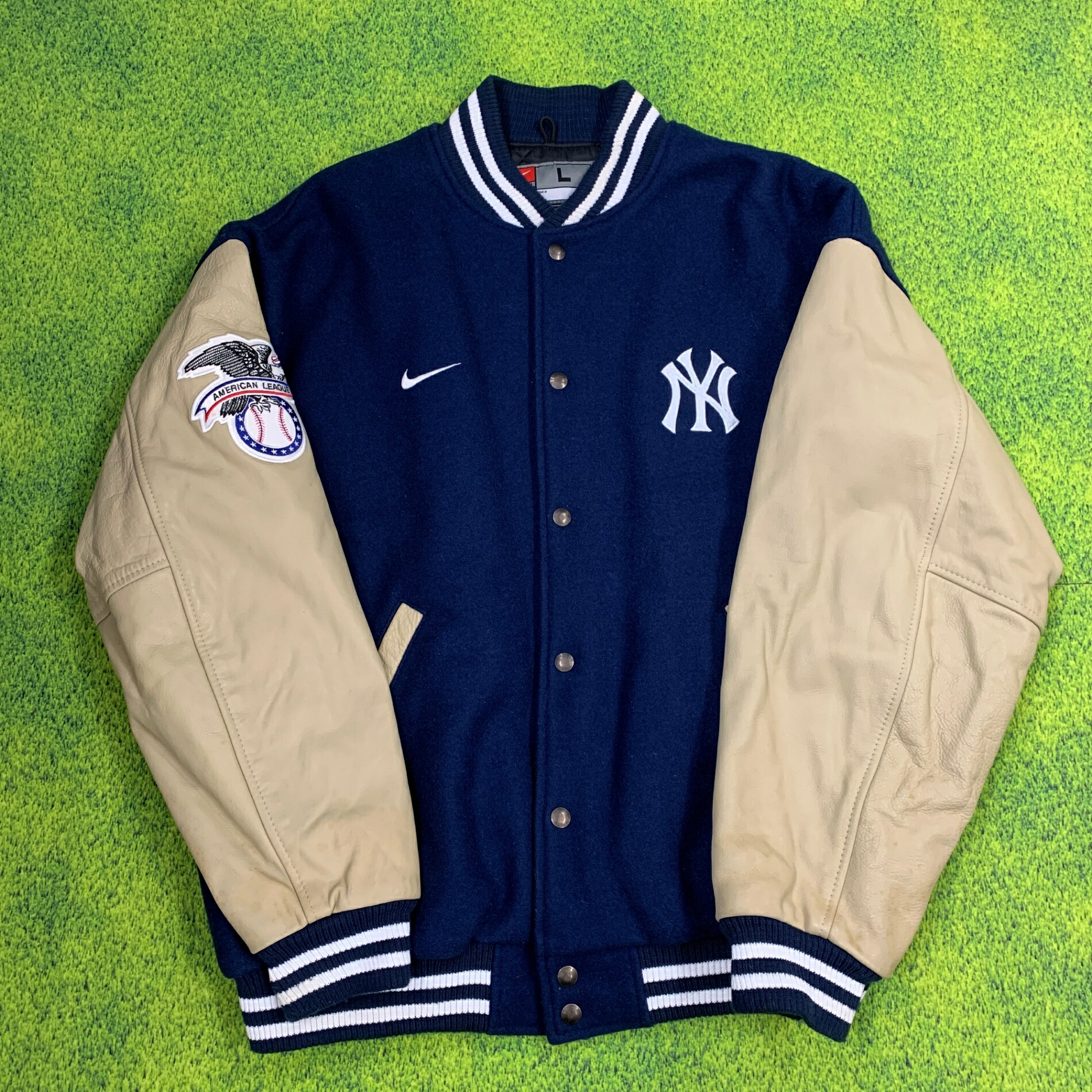 ナイキ NIKE ニューヨーク州ヤンキース NEW YORK YANKEES 共同研究 本革スタジャン なめし革 L大きさ  H-4460