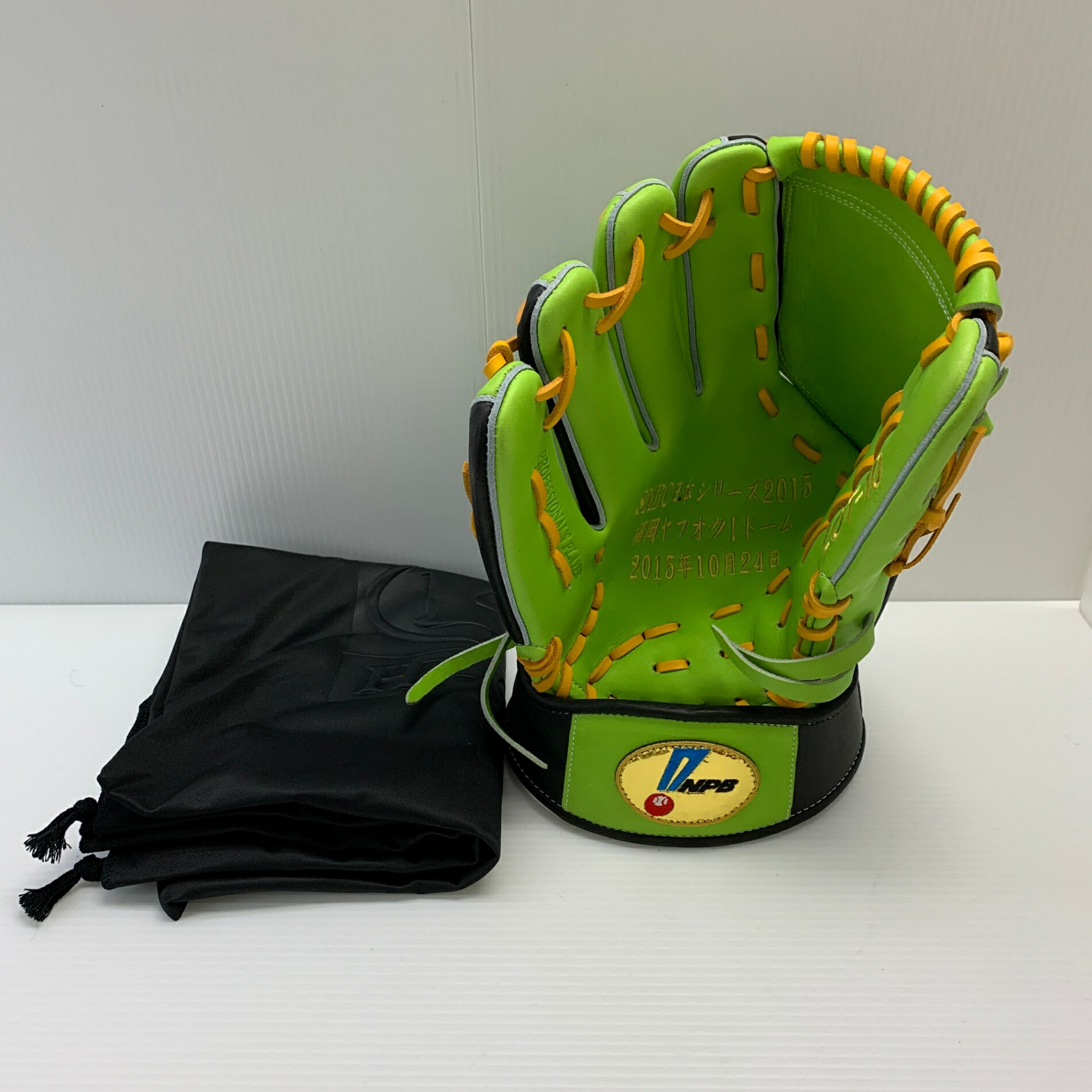 ハイゴールド HI-GOLD SMBC日本シリーズ2015 始球式用記念NPBグラブ グローブ 福岡ヤフオク！ドーム 投手用 グローブ ピッチャー グラブ 左投げ LOT-10 中古品 グローブ袋付き 野球 7391｜ピンチヒッター