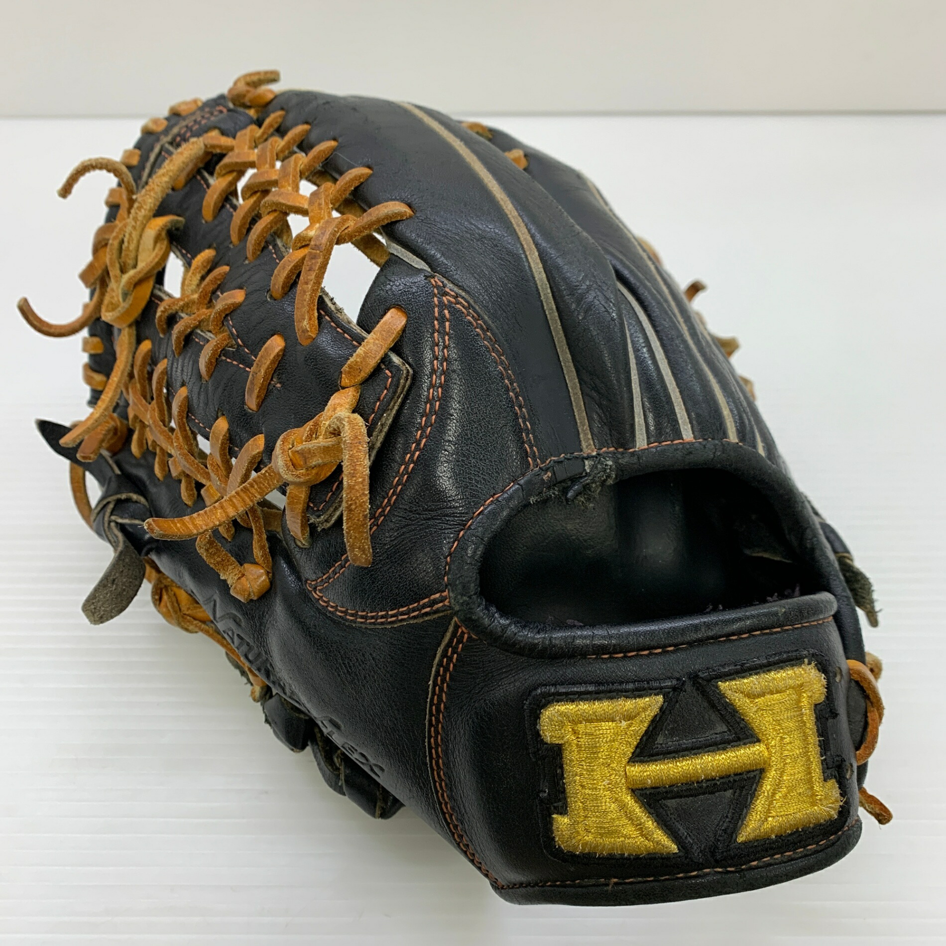 ご機嫌ゴールド HI-GOLD 己極 軟式 成年者 押し並べて 内野手手用 地球儀 グローブ 左投げ OKG-6338 中古品  ベースボール 7829 スポーツ・アウトドア-グローブ・ミット