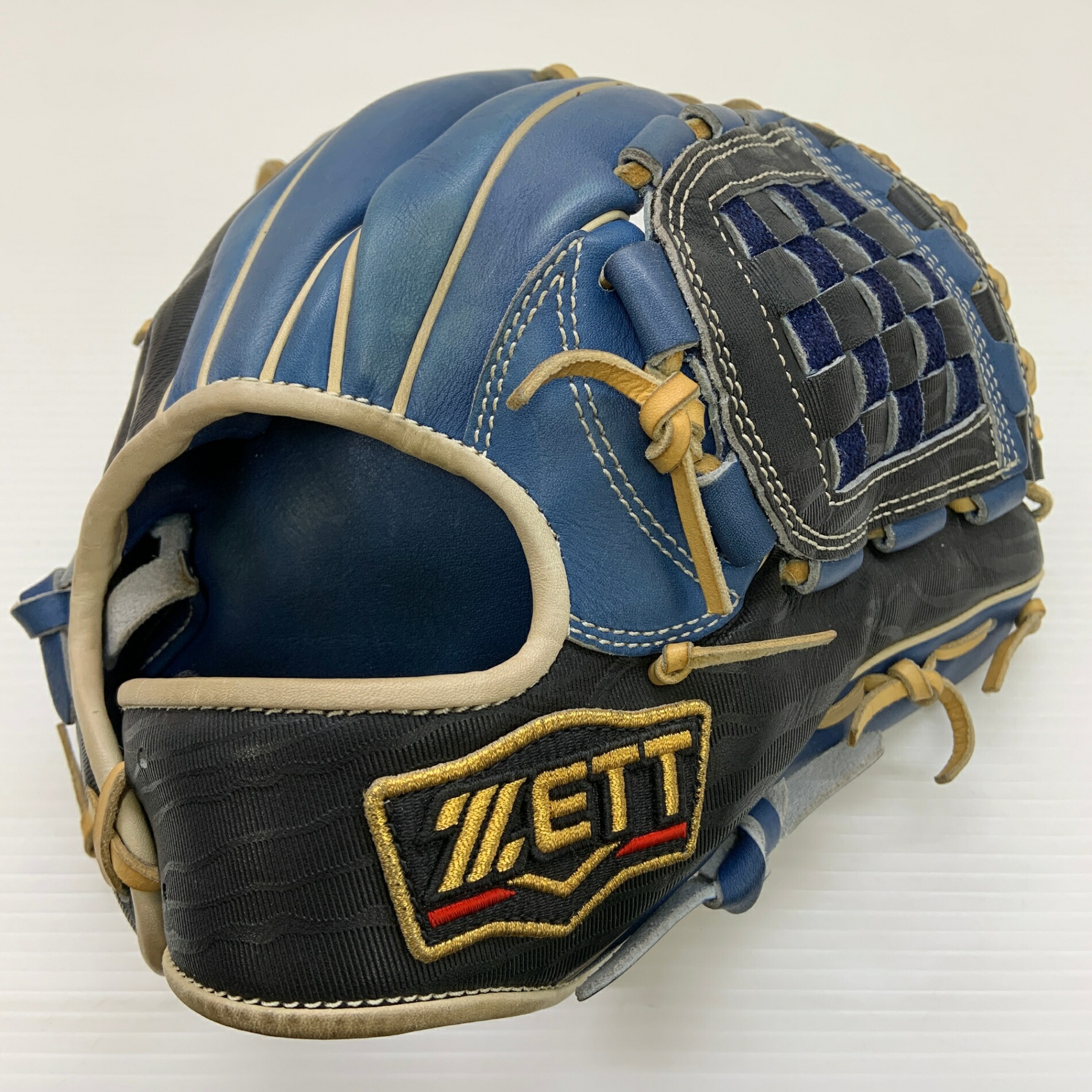 ゼット ZETT プロステイタス 軟式 成年者 原則として 内野手手用 地球儀 グローヴ 右投げ BRGB32250 中古品  ベイスボール 7845
