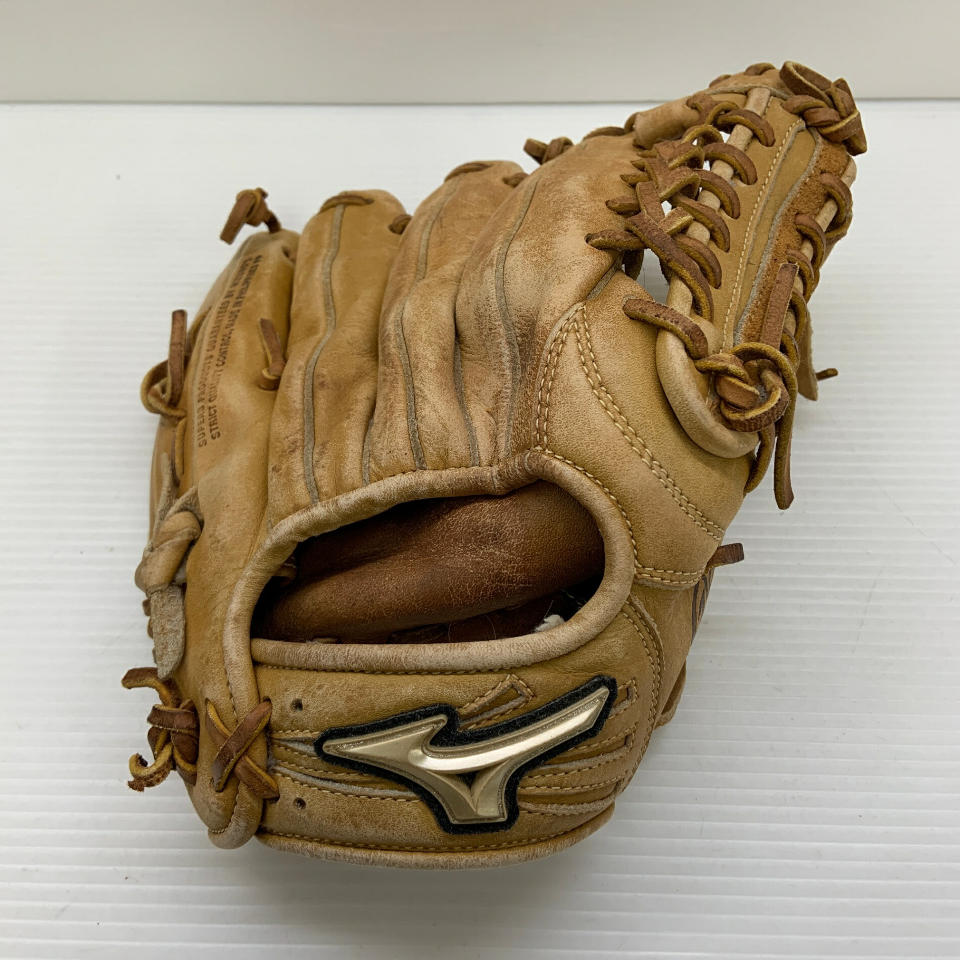 ミズノ MIZUNO 世界的エリート 軟式 成年者 原則として 内野手手用 地球儀 グローヴ 右投げ 1AJGR14333   ベイスボール 7914