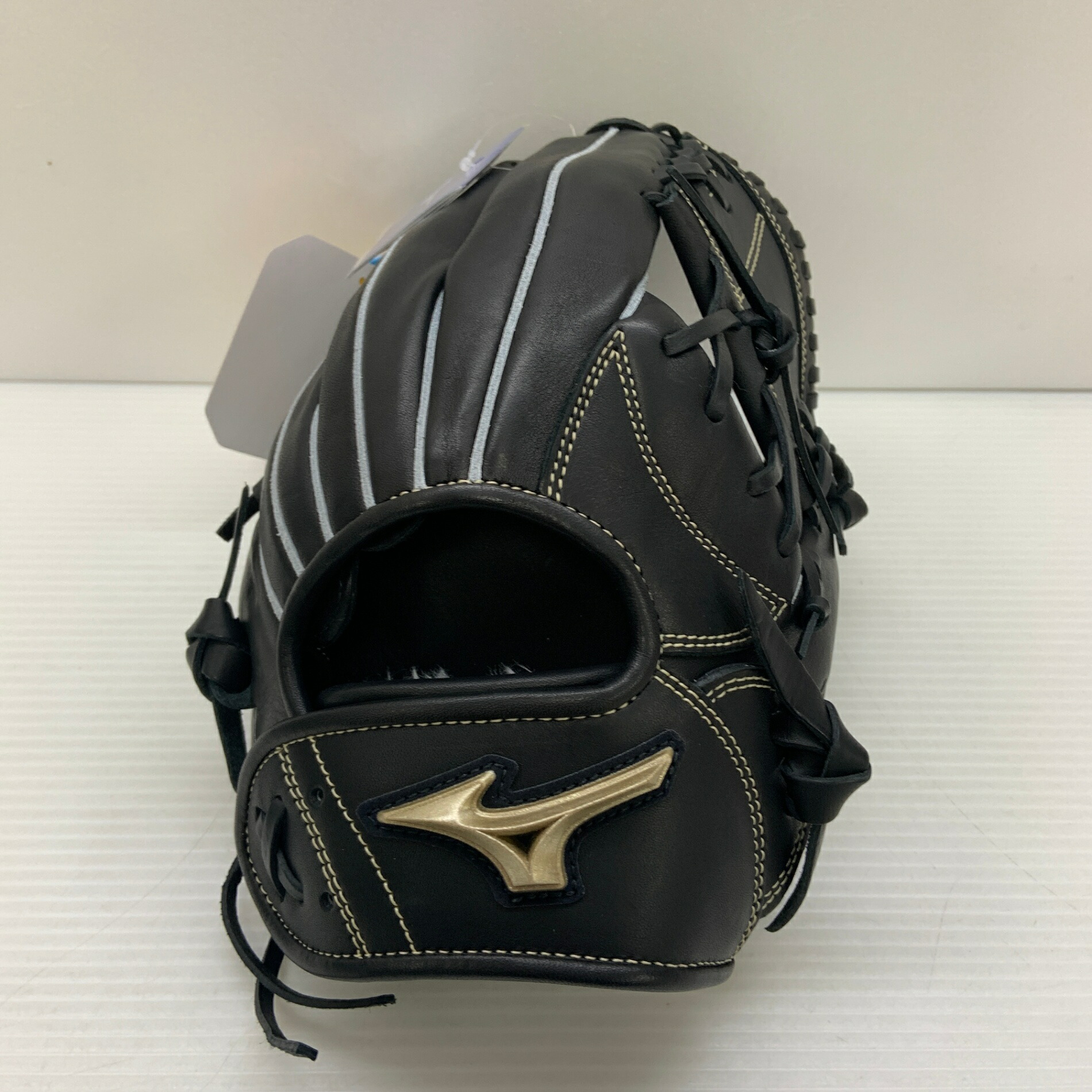 ミズノ MIZUNO 世界的エリート 兄ちゃん軟式 ちびっ子 内野手手用 地球儀 グローヴ 右投げ 1AJGY32520 引き船付き添い人  ベイスボール 8047