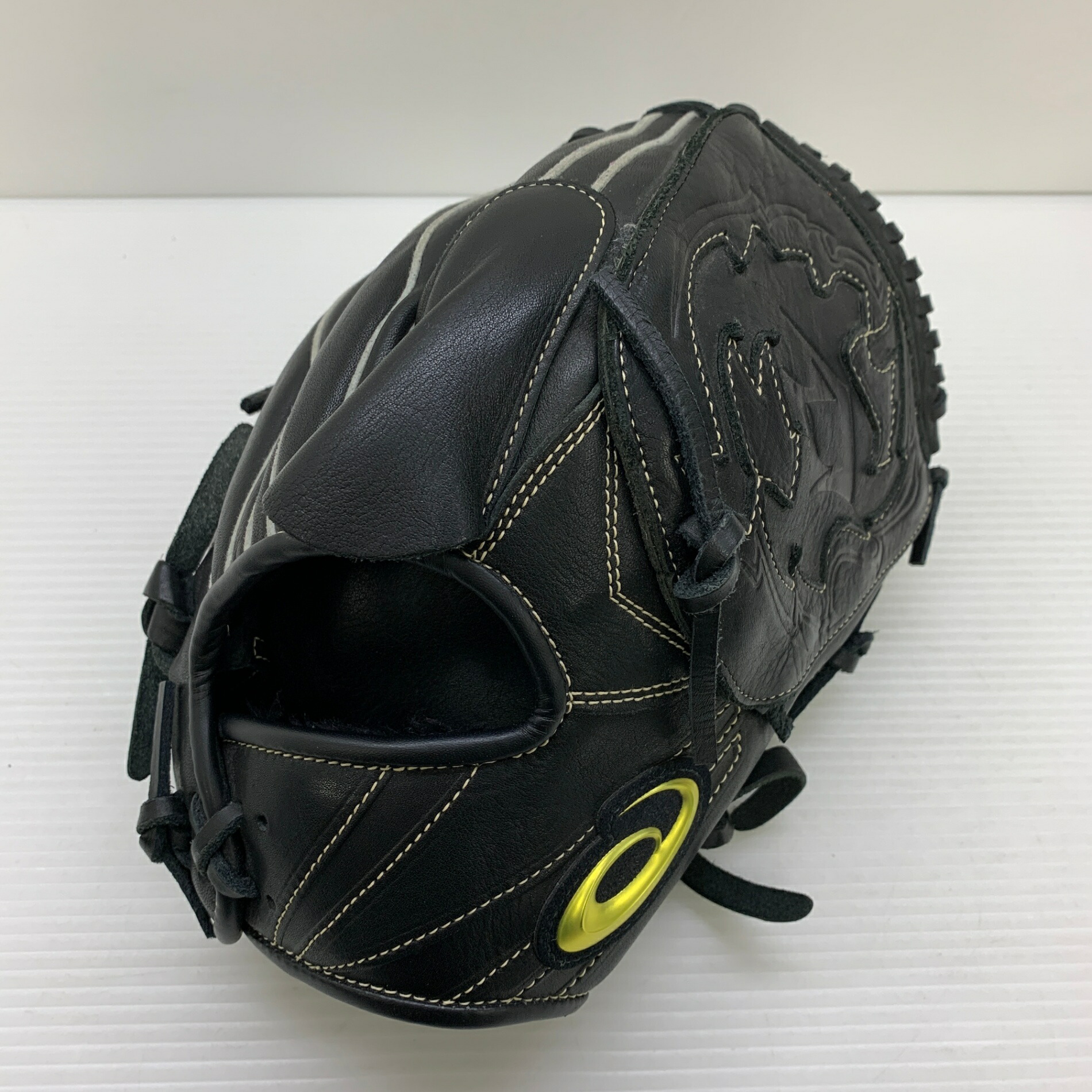 アシックス asics  軟式 成年者 原則として ピッチャー用 地球儀 水さし グローヴ 右投げ 3121B152-001 中古品  ベイスボール 8115