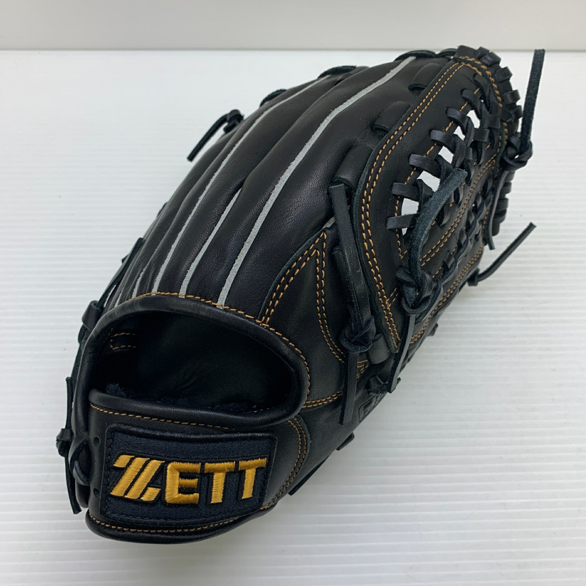 ゼット ZETT グラフェクト 軟式 成年者 原則として 内野手手用 地球儀 グローブ 右投げ BRGA33210 中古品  ベイスボール 8187