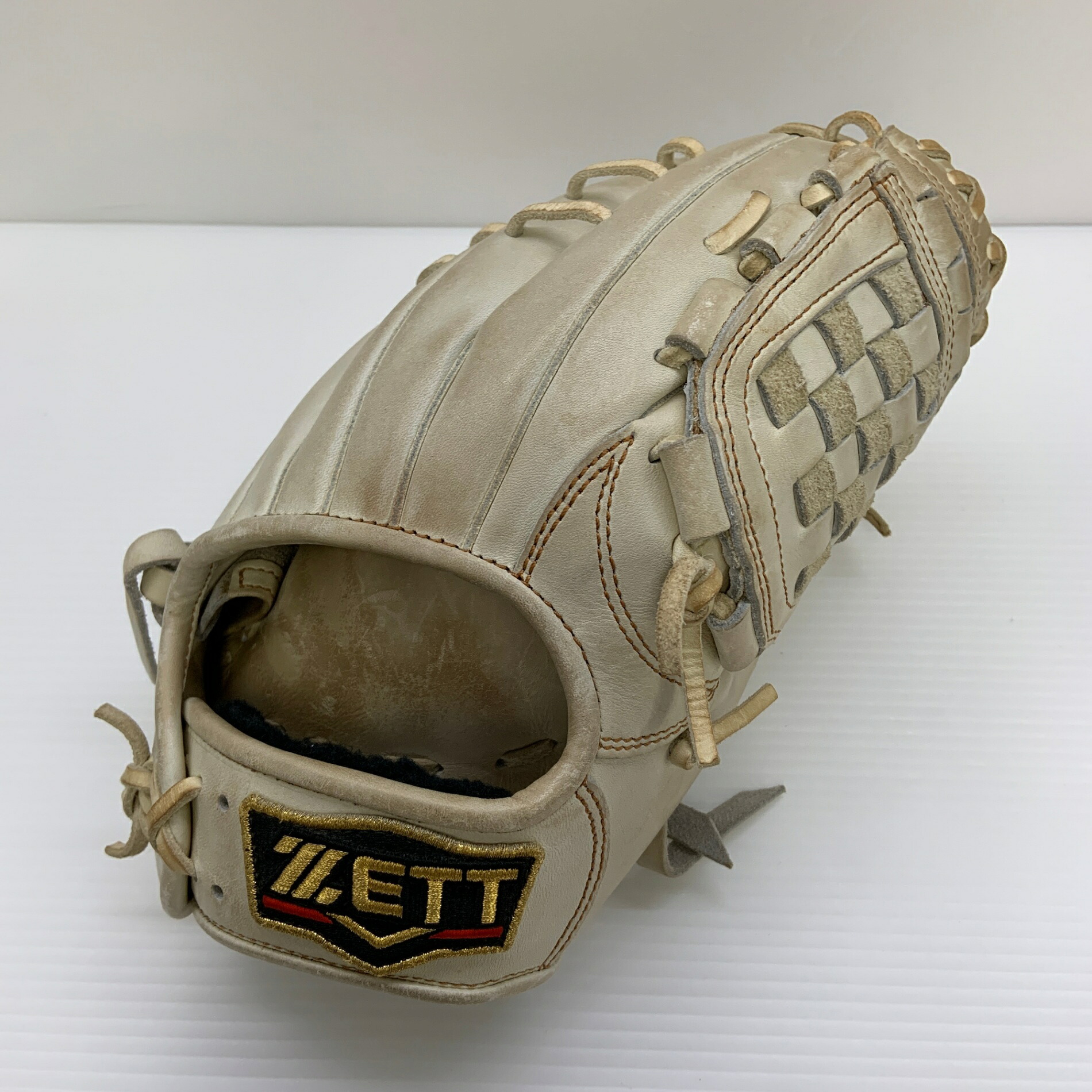 ゼット ZETT プロステイタス 軟式 成年者 原則として 2塁手・遊撃用 地球儀 グローヴ 右投げ BRGB30561 中古品  ベイスボール 8210