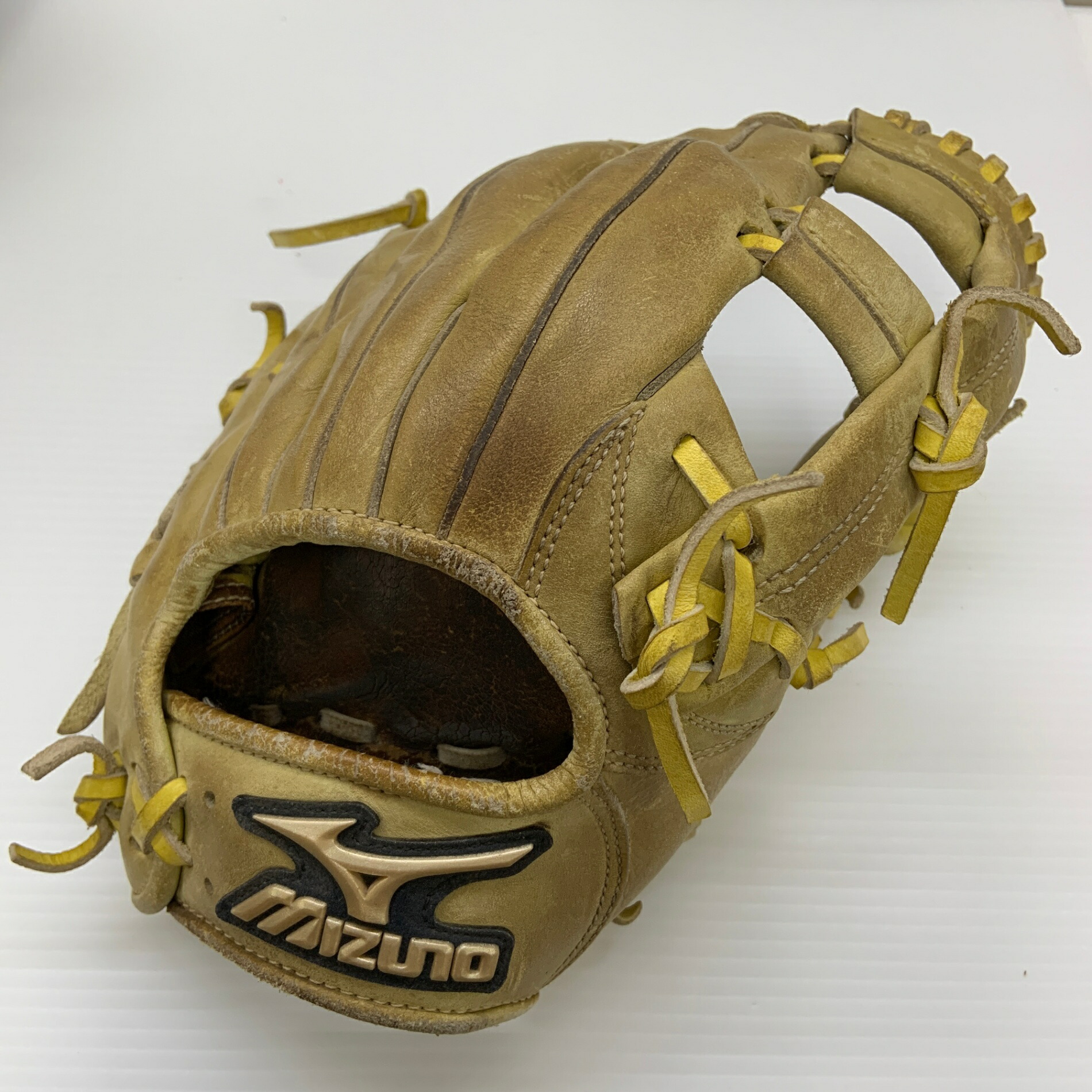ミズノ MIZUNO 世界的エリート 軟式 成年者 原則として 内野手手用 地球儀 グローヴ 右投げ 2GN31013 中古品  ベイスボール 8234