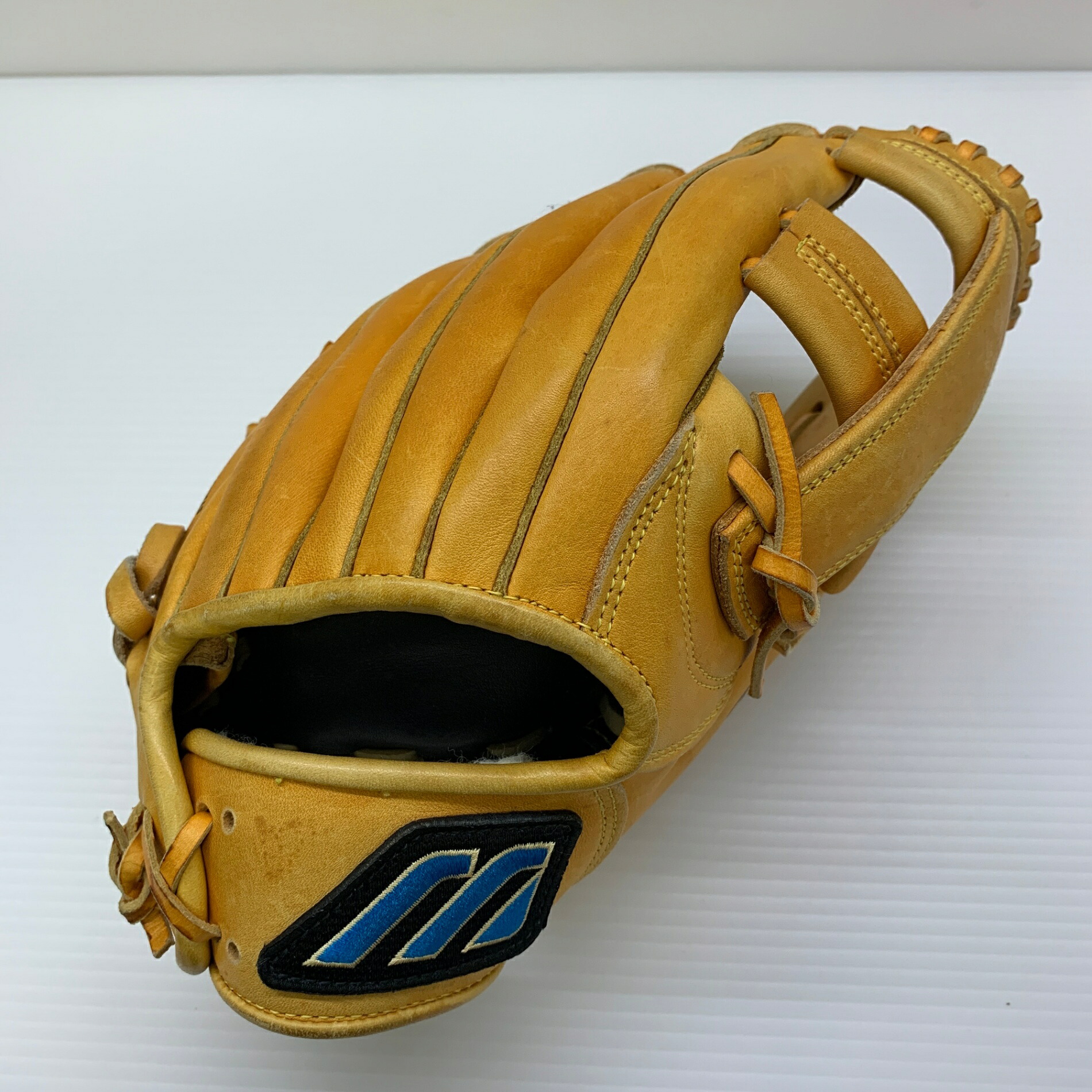 ミズノ MIZUNO ビューリーグ 軟式 成年者 原則として 内野手手用 地球儀 グローヴ 右投げ 2GN30103 中古品  ベイスボール 8271