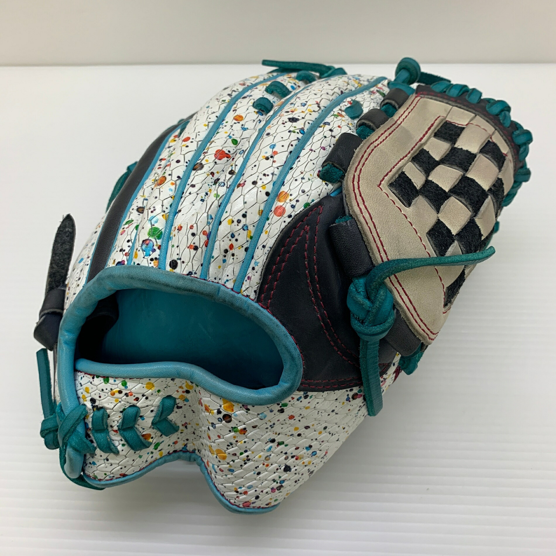 グローヴワークス GLOVEWORKS  軟式 成年者 原則として 内野手手用 地球儀 グローヴ 右投げ  中古品  ベイスボール 8285