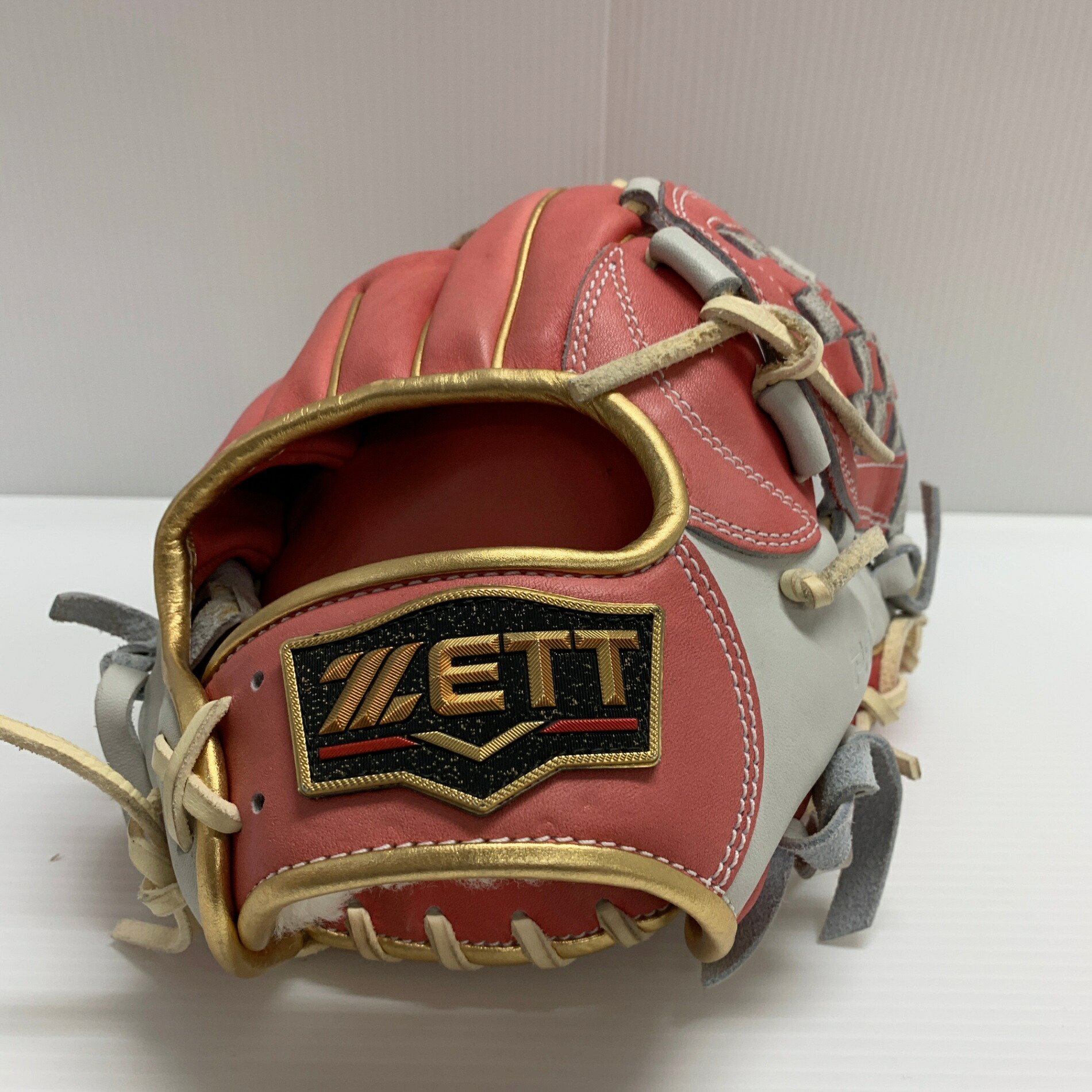 ゼット ZETT 購入注文 軟式 成年者 原則として 内野手手用 地球儀 グローヴ 右投げ BRGB30256M 中古品  ベイスボール 8352
