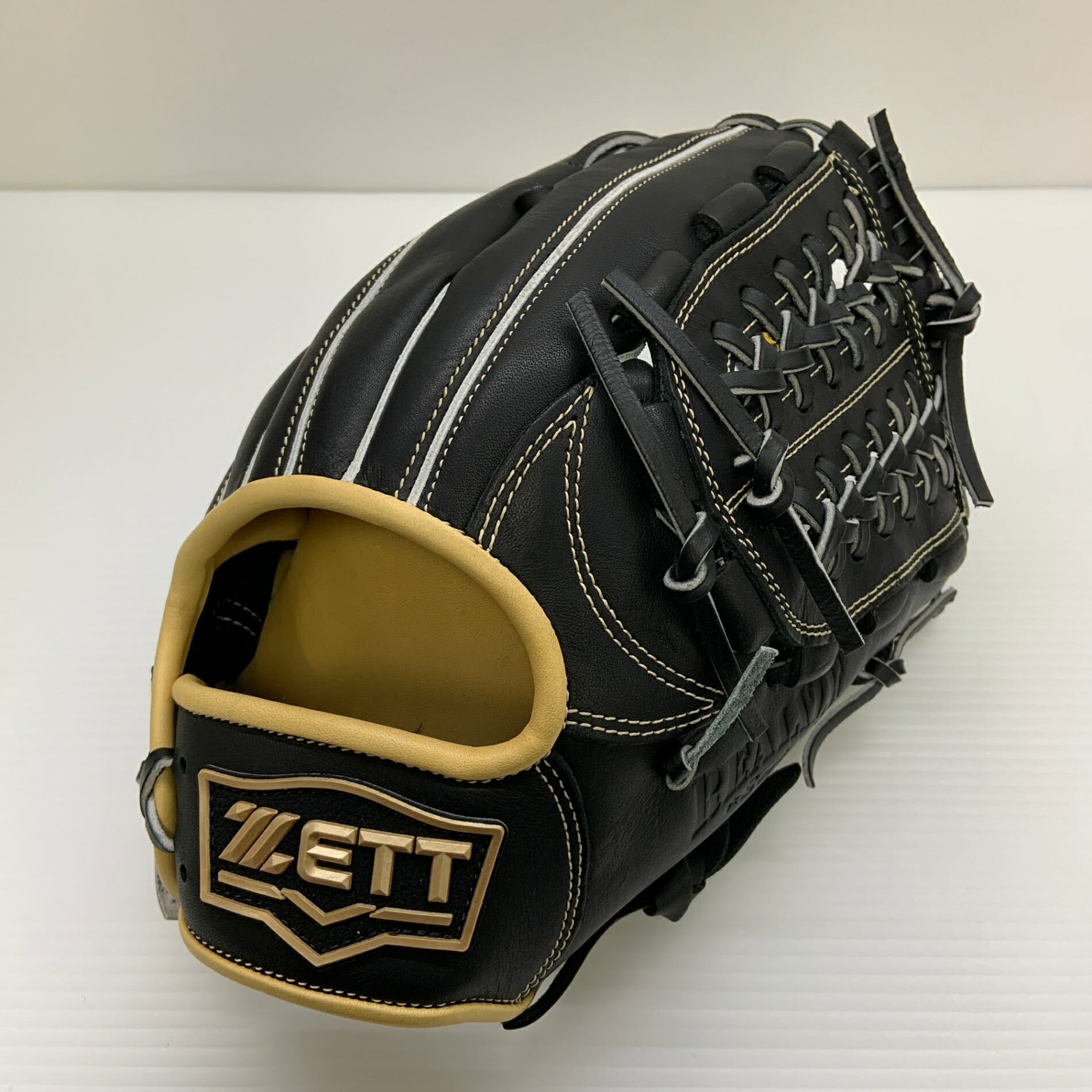 ゼット ZETT リアライズ BSGB52620R ソフトボール用 成年者 原則として オールラウンド 地球儀 グローヴ 右投げ  引き船付き添い人  ベイスボール 8373