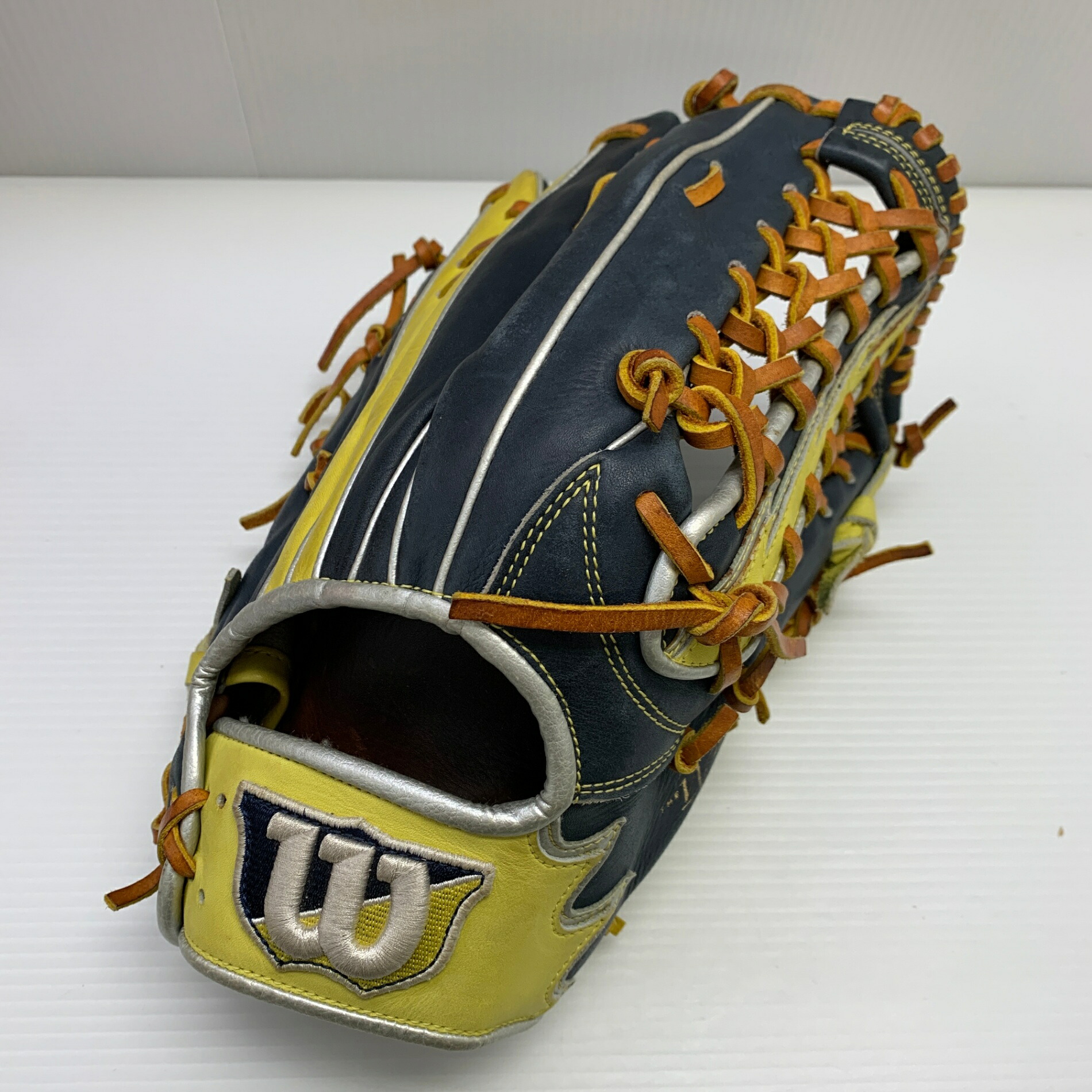 ウィルソン Wilson ワナビーヒーロー RHQ8SG 軟式 成年者 原則として 外野手手用 地球儀 グローヴ 右投げ  中古品  ベイスボール 8453