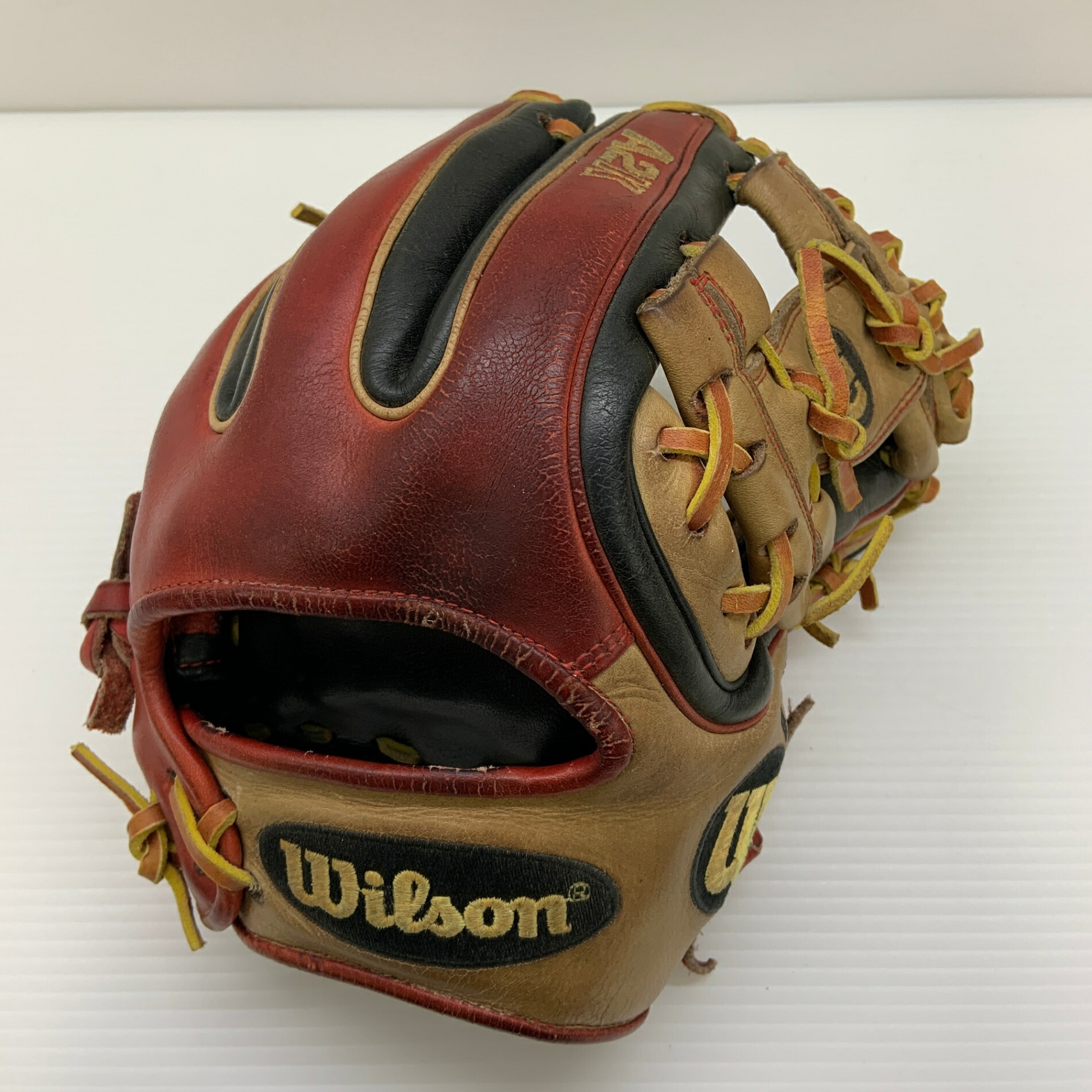 ウィルソン Wilson A2K 硬式 成年者 原則として 内野手手用 地球儀 グローヴ 右投げ  中古品  ベイスボール 8591