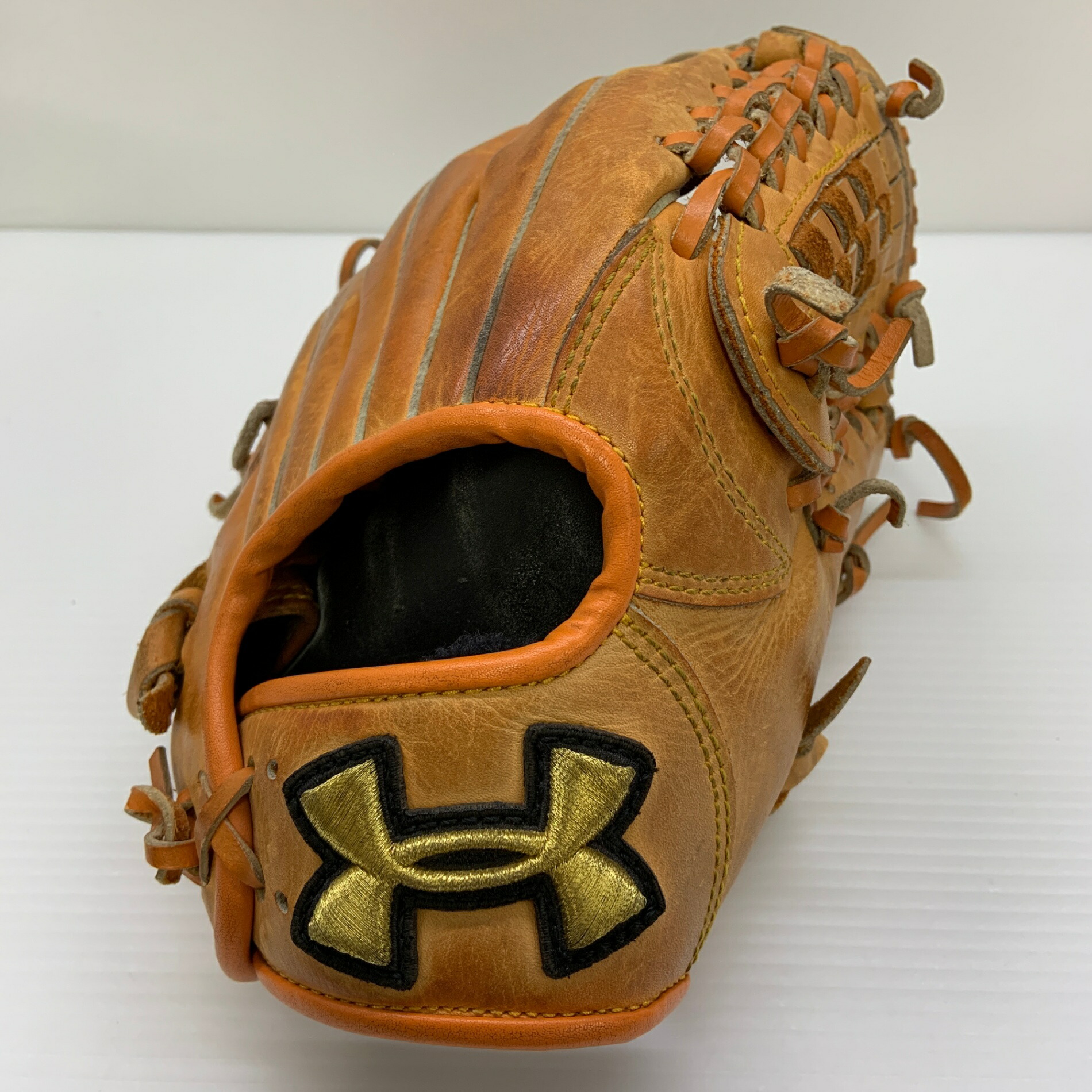 アンダーアーマー Under Armour UA 1313826 御坊さん軟式 ちびっ子 オールラウンド 地球儀 グローヴ 右投げ  中古品  ベイスボール 8635