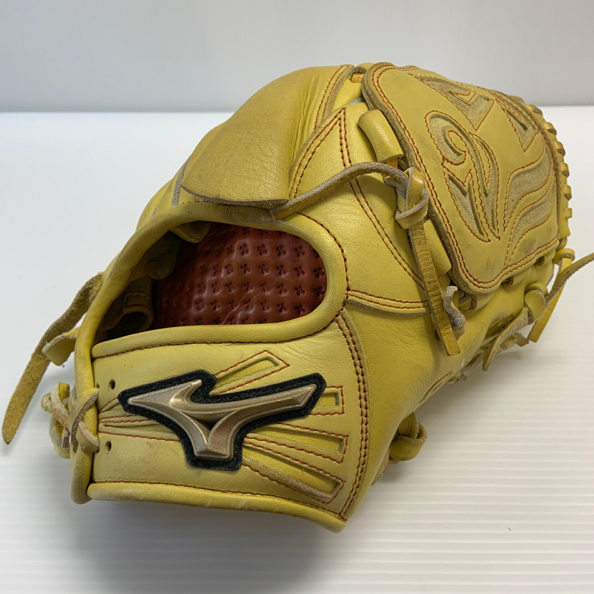 ミズノ MIZUNO 世界的エリート Global Elite 1AJGR21401 軟式 成年者 原則として ピッチャー用 地球儀 水差し グローヴ 右投げ  中古品  ベイスボール 8622