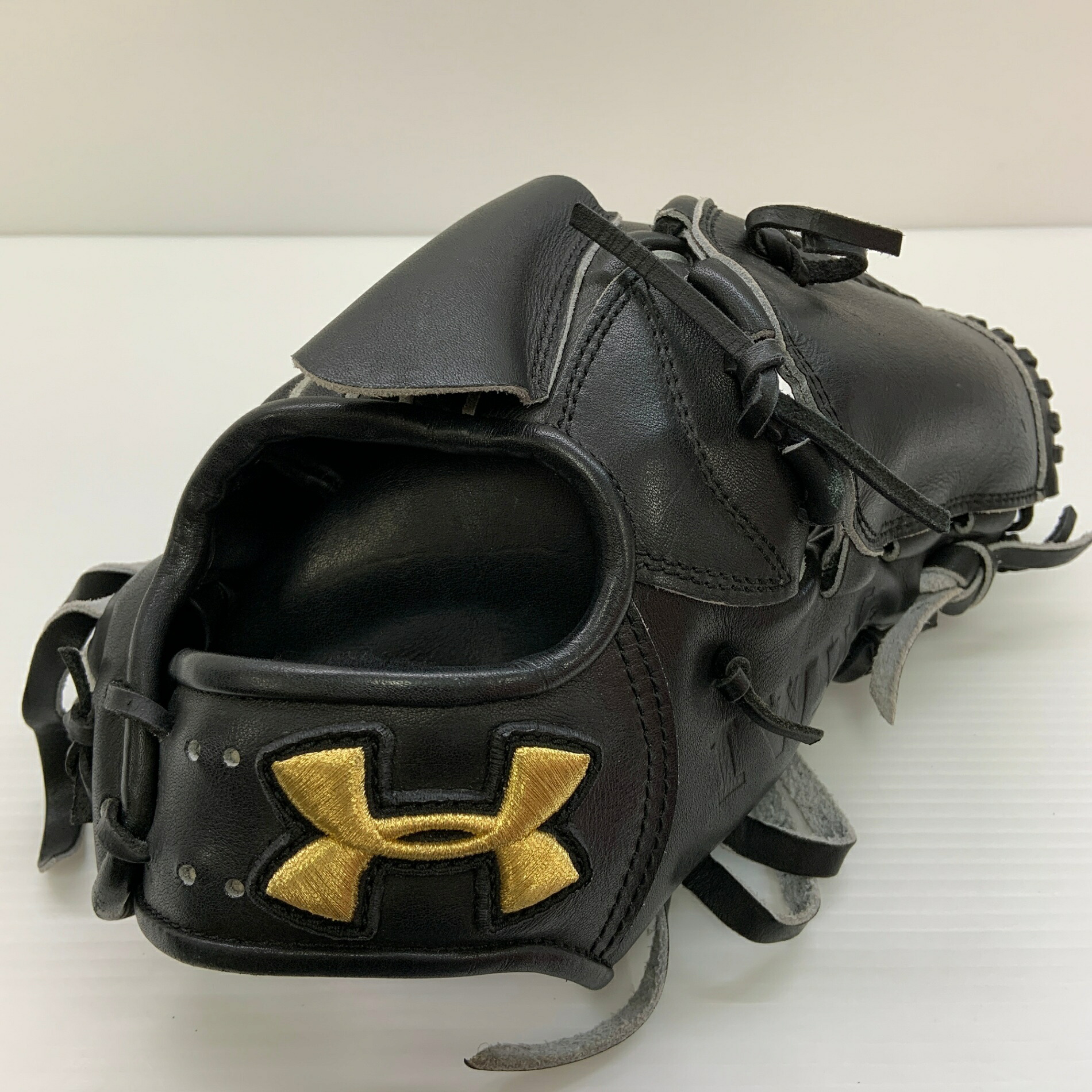 アンダーアーマー Under Armour UA QBB0077 硬式 成年者 原則として ピッチャー用 地球儀 水差し グローヴ 右投げ  中古品  ベイスボール 8772