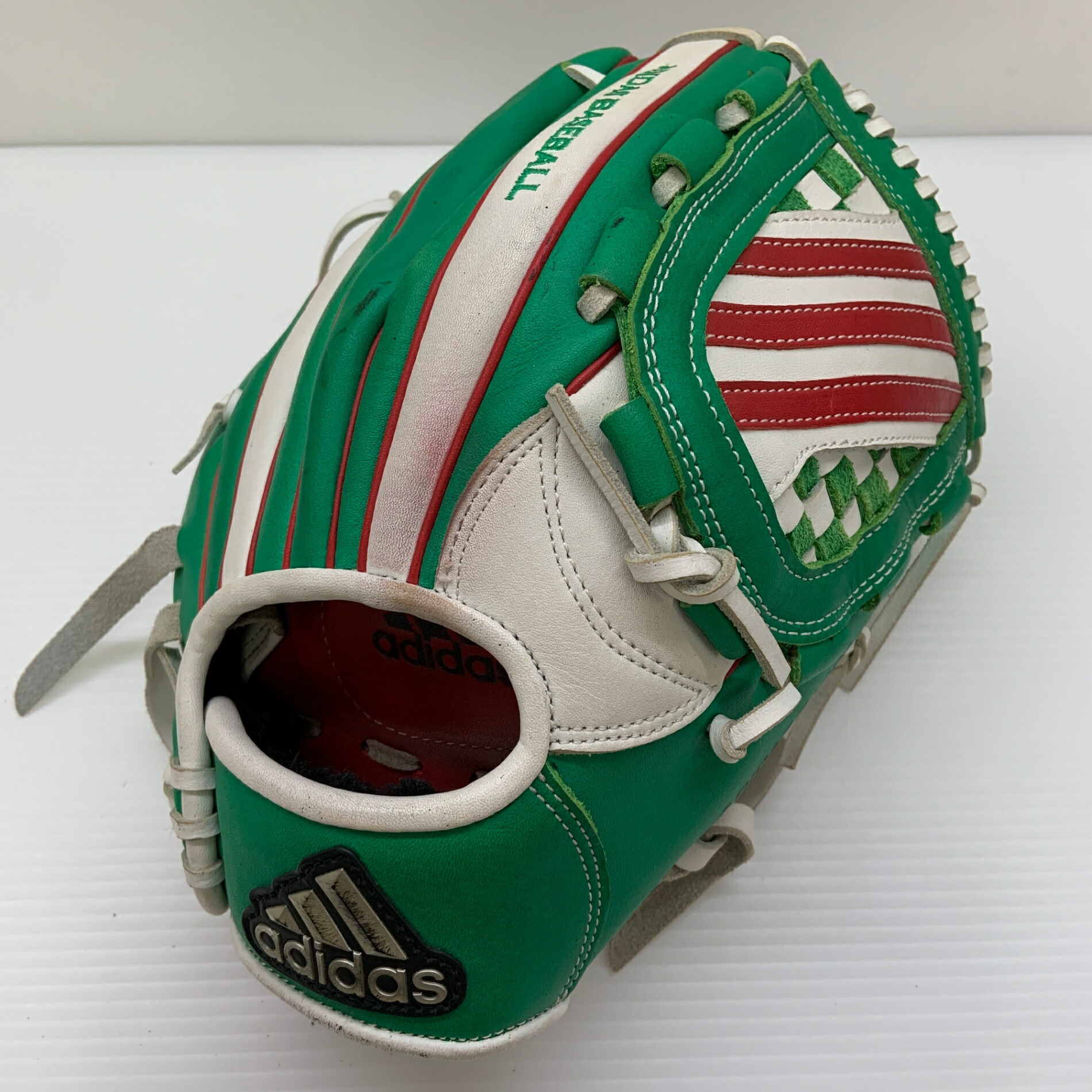 アディダス adidas KQ496 軟式 成年者 原則として 内野手手用 地球儀 グローヴ 右投げ  中古品  ベイスボール 8784