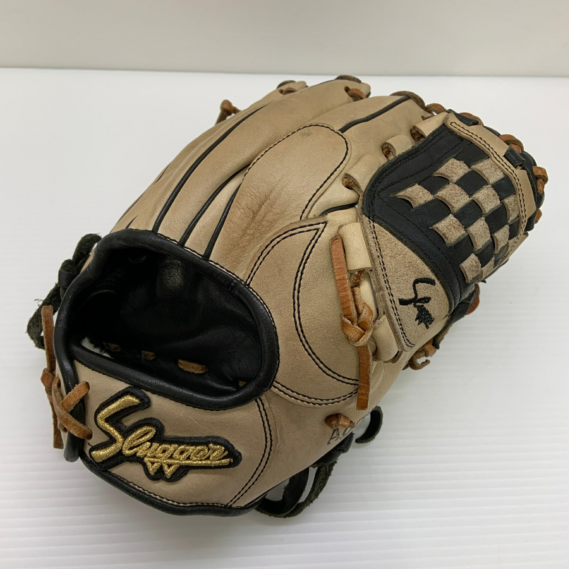 久保田強打者 KUBOTA SLUGGER  軟式 成年者 原則として 内野手手用 地球儀 グローブ 右投げ  中古品  ベイスボール 8812