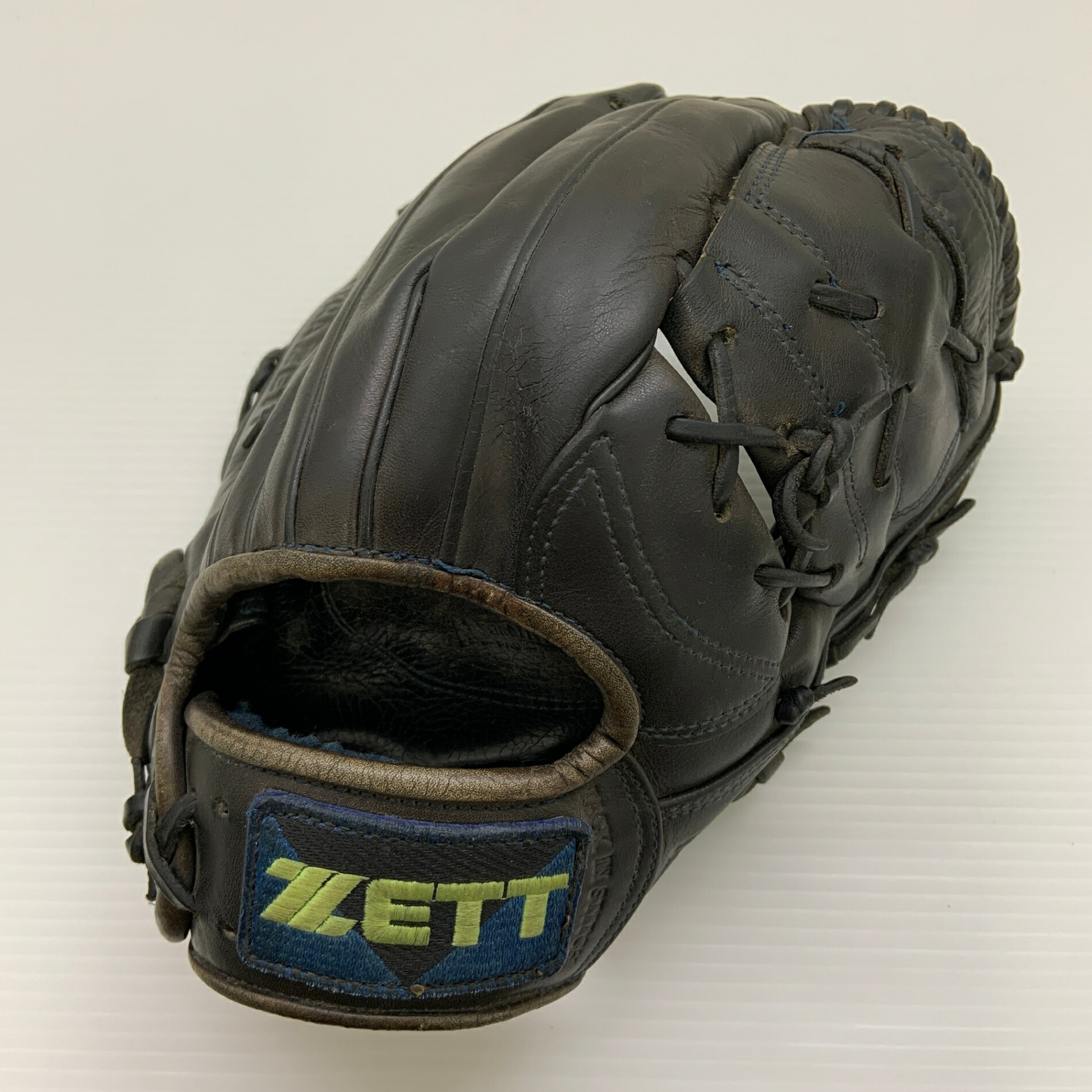 ゼット ZETT BPG-14720 硬式 成年者 原則として オールラウンド 地球儀 グローヴ 右投げ  中古品  ベイスボール 8837