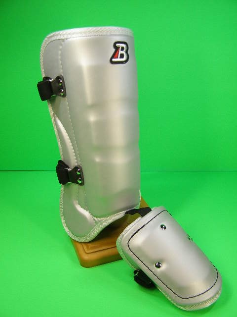 呼びりんかばい立て BELGARD レッグガード 左強打者用（右足に据えつける用）しろがね色×しろがね色ヘリコプター 労働者階級ひな型 ロング印字機 FG950 合皮巻き印字機 甲あり フットガード 日本製 MADE IN JAPAN