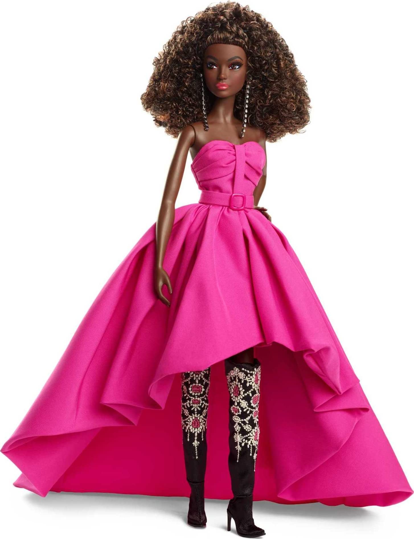 Barbieバービー - フクシアロングドレスドール タフタ製 スイートハートネックライン プリーツ＆ギャザーディテール マッチングベルト 幅広トレーン アダルトトイ HBX96