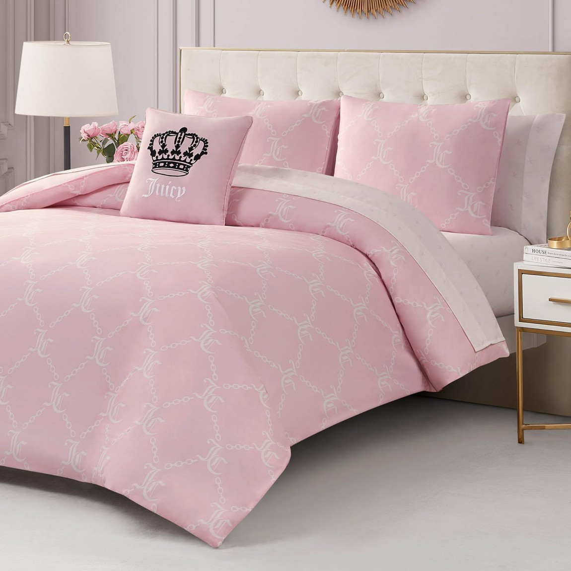 ジューシークチュール Juicy Couture コンフォーターセット 8点書き割り ともし火サクラ色 白いこと ロゴタイプ 刷り上げる 掛け布団 枕取りまかなう 敷き布 寝具 布団書き割り