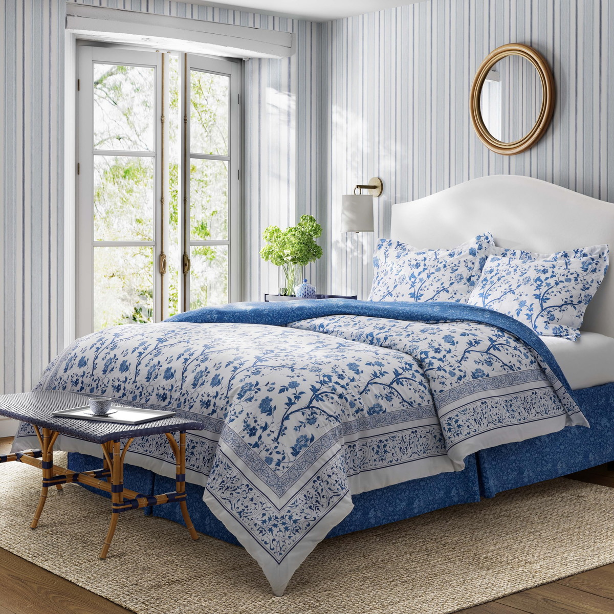 Laura Ashley キングサイズ コンフォーターセット 4点セット ブルー＆ホワイト 花柄 ベッドリネン 寝具
