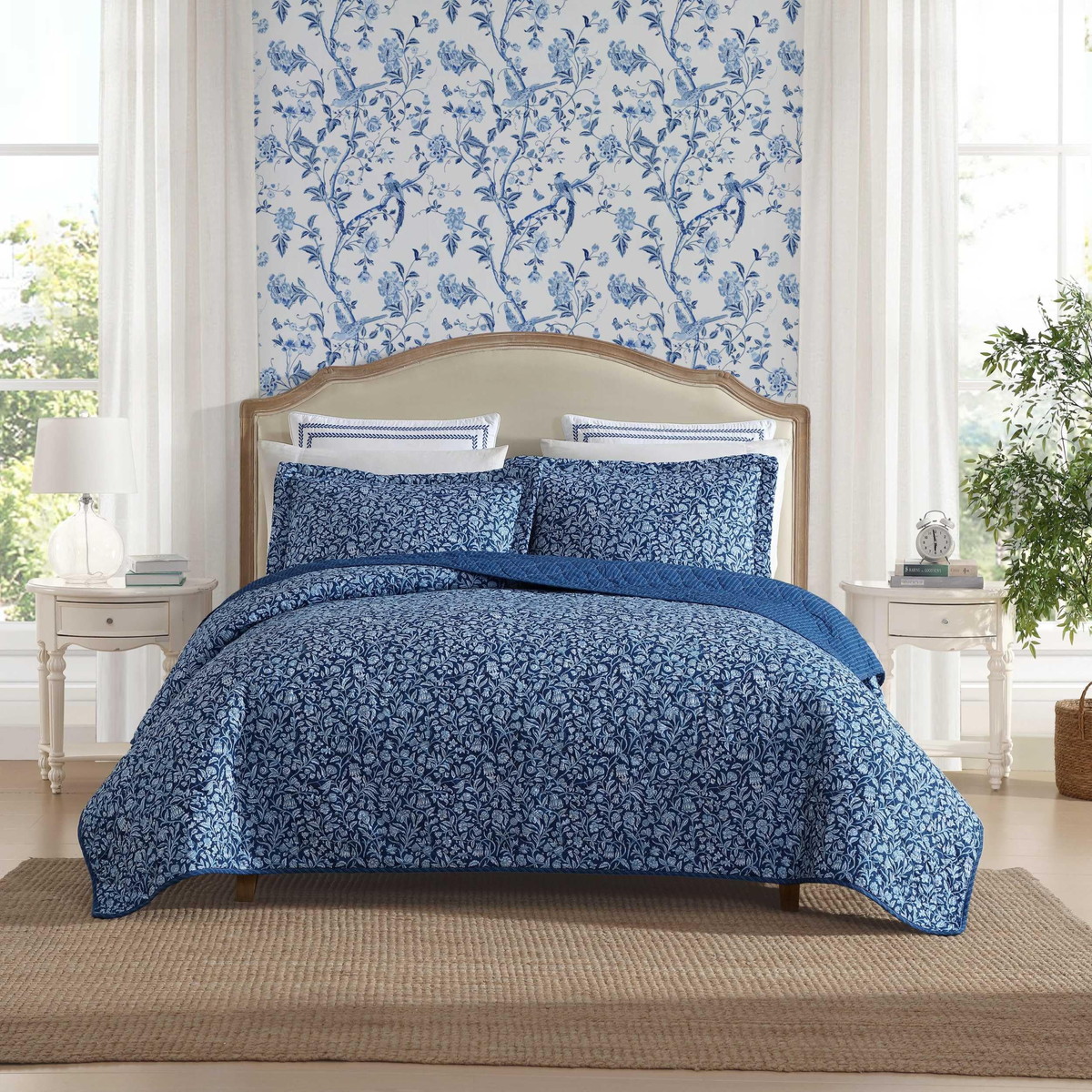 Laura Ashley セミダブル/クイーン兼用 キルトセット Elaina Blue ベッドカバー 枕カバー付き 花柄 ボタニカル柄 インディゴブルー