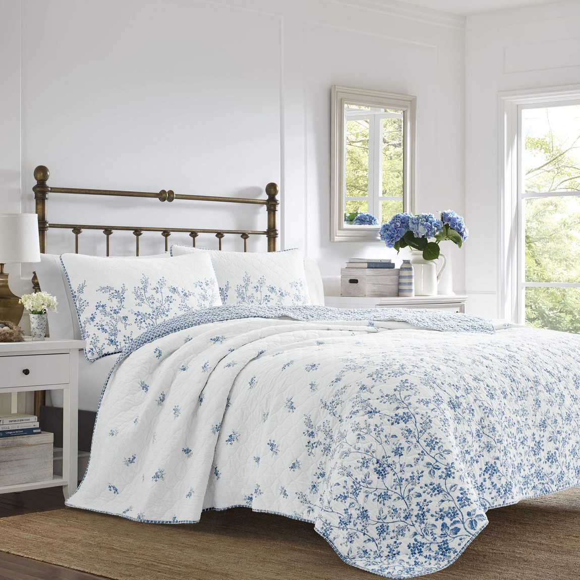 Laura Ashley Home キルトセット 花柄 リバーシブル ベッドカバー ピローケース付き ブルー|Basqueバスク