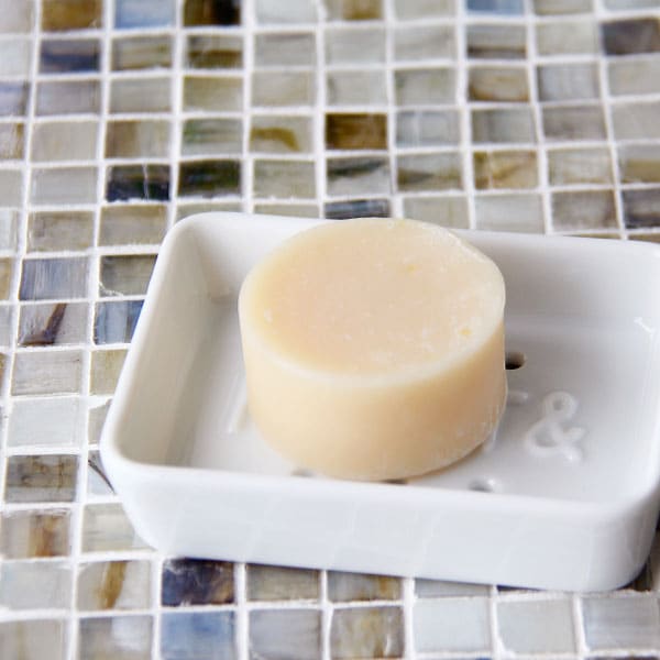 楽天市場 ソープディッシュ フリート おしゃれ かわいい ソープトレー ソープトレイ 石けん皿 石鹸皿 石けん台 石鹸台 石鹸入れ 石鹸置き 石けん置き 石鹸ケース 石鹸ホルダー せっけん 石鹸 石けん 陶磁器 陶器 ホワイト あす楽 入浴剤とお風呂のソムリエｓｈｏｐ