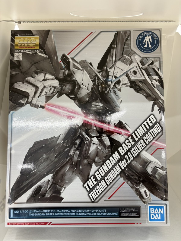 【中古】MG 1/100 ガンダムベース限定 フリーダムガンダム Ver.2.0[シルバーコーティング]　　ガンプラ