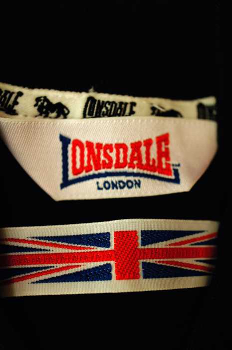 楽天市場 Lonsdale ロンズデール ブルゾン ジャンパー メンズ 黒系 赤系 Import M 日本サイズ M L 相当 ジャージー ロゴブルゾン 中古 ブランド古着バズストアbazzstore 1806 Bazzstore ブランド古着バズストア