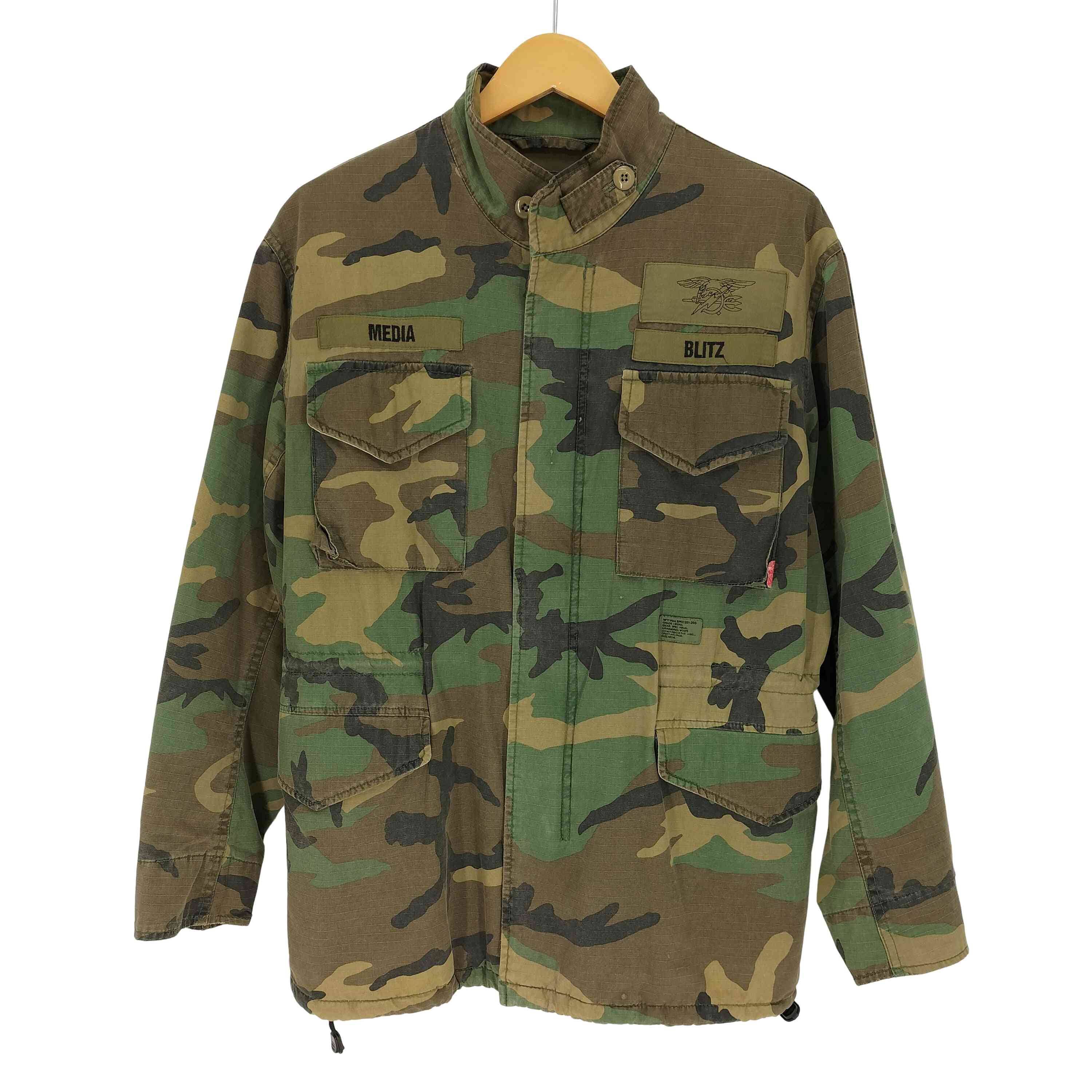 【中古】ダブルタップス WTAPS M65型 刺しゅう MEDIA BLITZ 継ぎ切れ 裾ドローコード 下唇立ちふさがる 合鴨柄 ミリタリー上衣 メンズ 書きあらわす無
